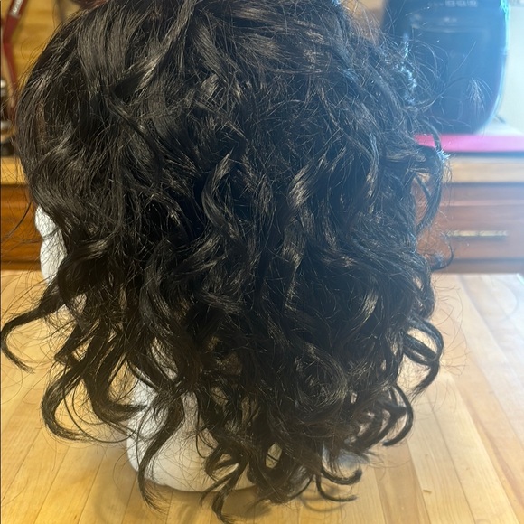 A very beautiful wig with curls - Picture 3 of 9